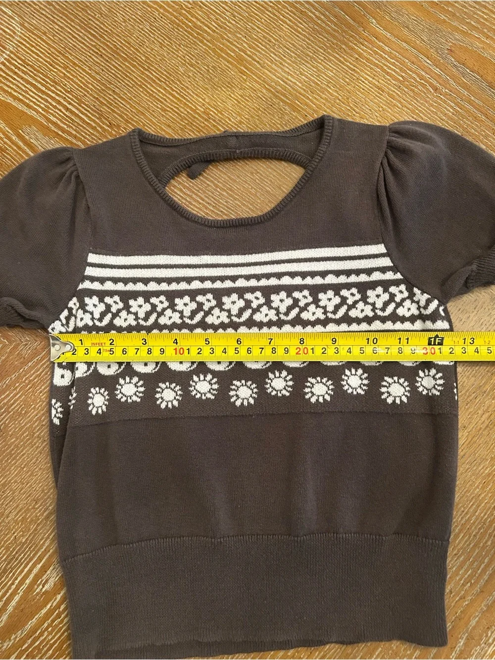 Gray Short-Sleeve Knit Top with White Pattern